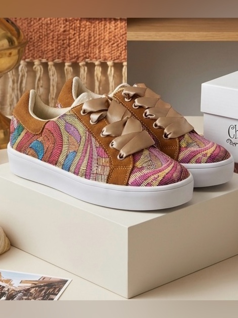 Women’s Multicolor Woven Low-Top Sneakers with Tan Suede Trim ✨Size 7